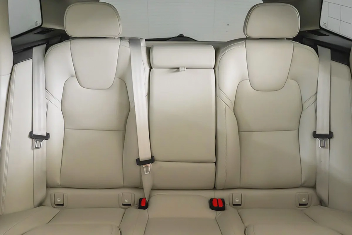AED 3,832 / 60 months | 0% DP | 2026 Volvo XC60 B5 Ultra Dark / Full Service History / Volvo Warrant-11-11