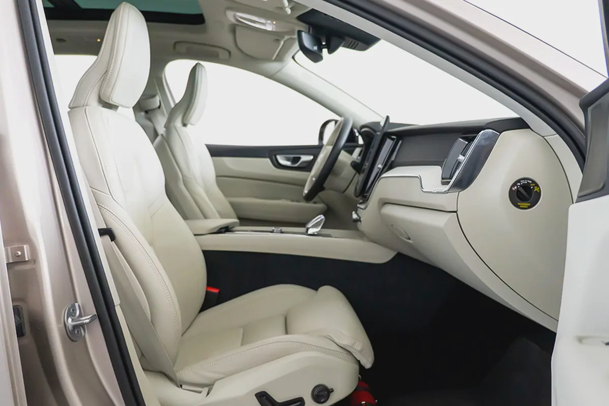 AED 3,832 / 60 months | 0% DP | 2026 Volvo XC60 B5 Ultra Dark / Full Service History / Volvo Warrant-7-7