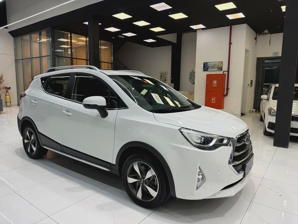 JAC JS3 Luxury 2023 GCC Specs - Low Mileage - original paint-2-2