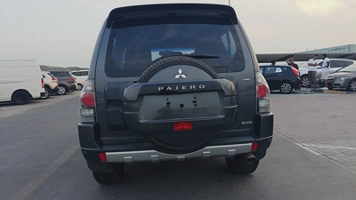 Mitsubishi Pajero Sport GLX 2016 GCC Specs-9
