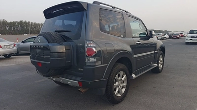 Mitsubishi Pajero Sport GLX 2016 GCC Specs-5