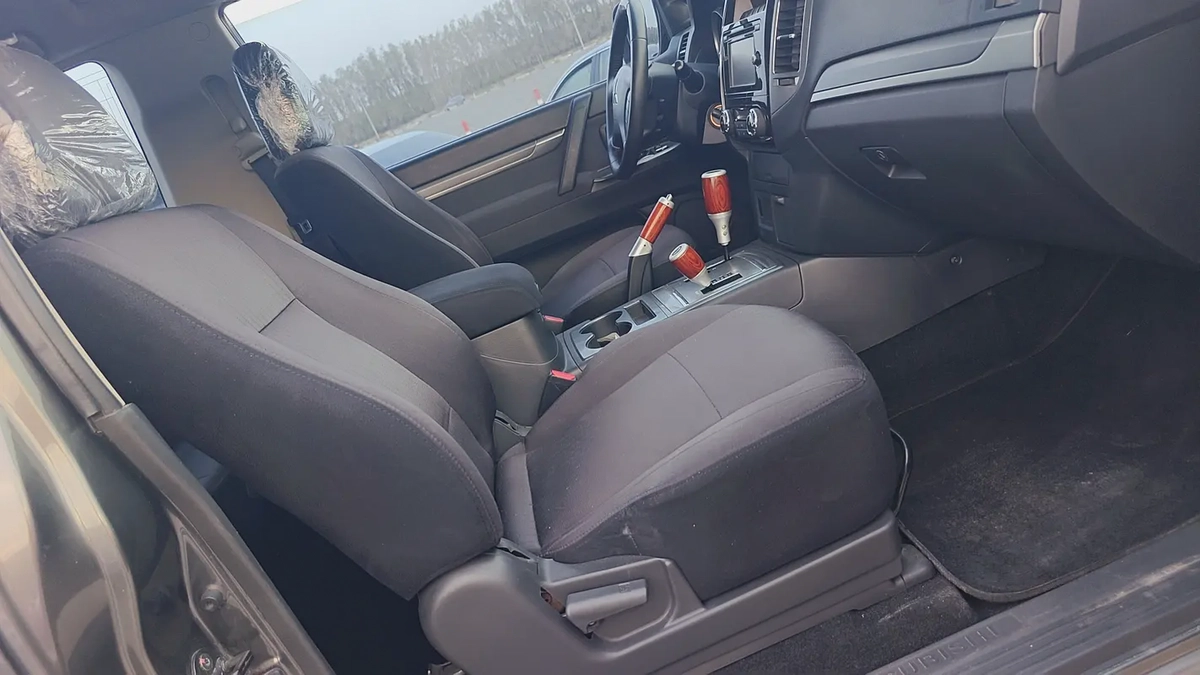 Mitsubishi Pajero Sport GLX 2016 GCC Specs-11-11