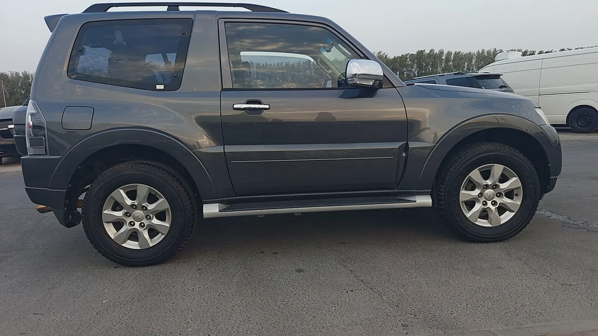Mitsubishi Pajero Sport GLX 2016 GCC Specs-1-1