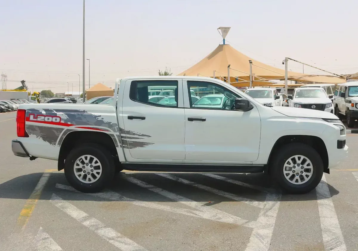 Mitsubishi L200 2026 MT Petrol GCC Specs Brand New-3-3