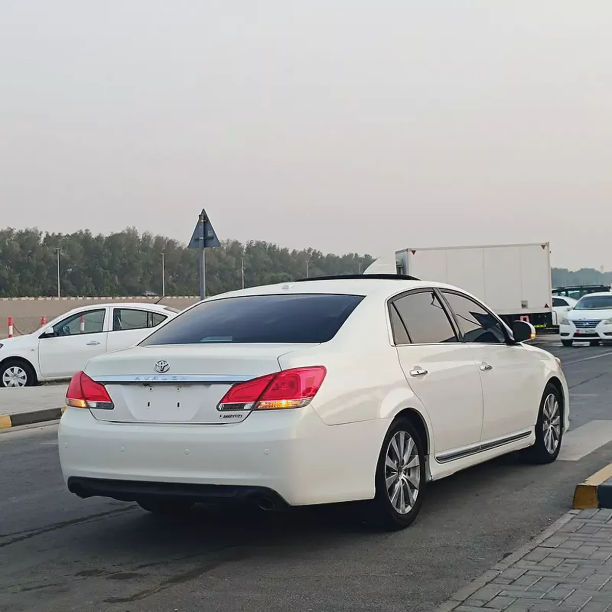 Toyota Avalon Limited 2011 | GCC Specs | Full Option-3-3