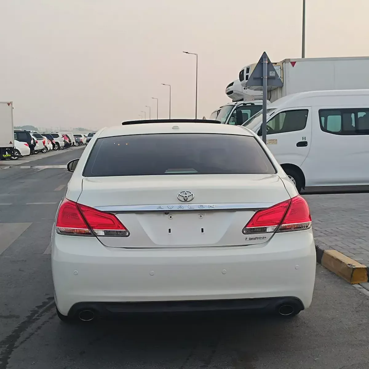 Toyota Avalon Limited 2011 | GCC Specs | Full Option-5-5