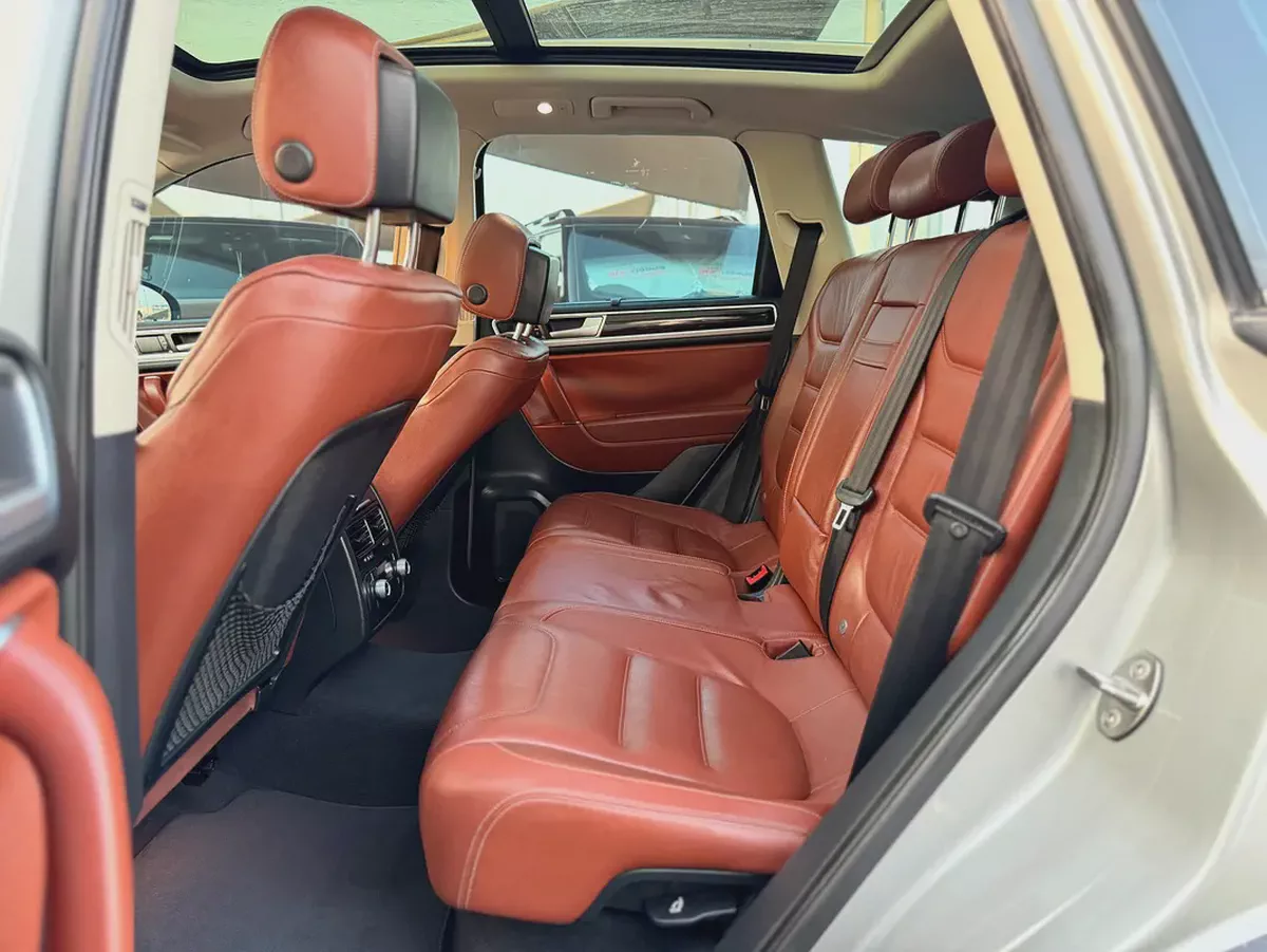 Volkswagen Touareg 2016 GCC Specs - Excellent Condition-9-9