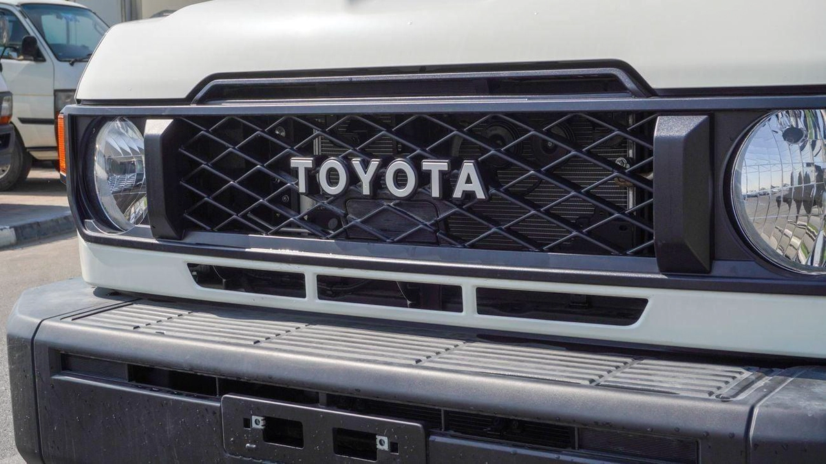 Toyota Land Cruiser Pick Up-19-19