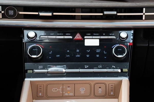 Hyundai Santa Fe Calligraphy 2024 | Luxury 7-Seater | GCC FOR EXPORT