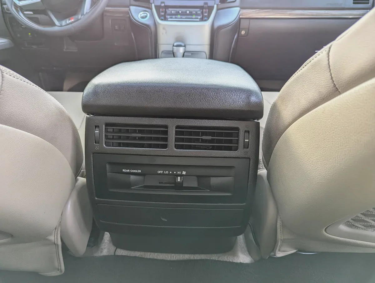 Toyota Land Cruiser 2011 GCC Facelifted To 2025 Premium Condition Daily Use Car Perfect For Family