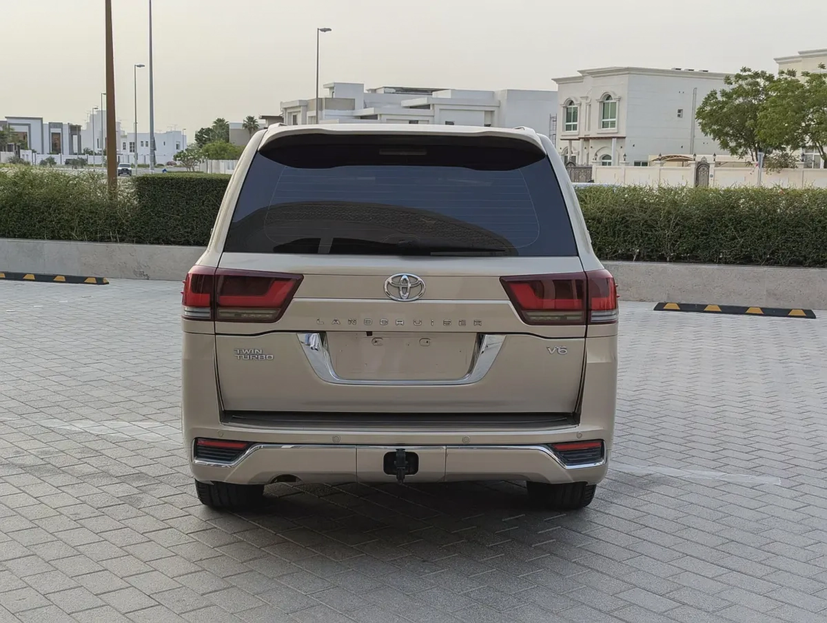 Toyota Land Cruiser 2011 GCC Facelifted To 2025 Premium Condition Daily Use Car Perfect For Family