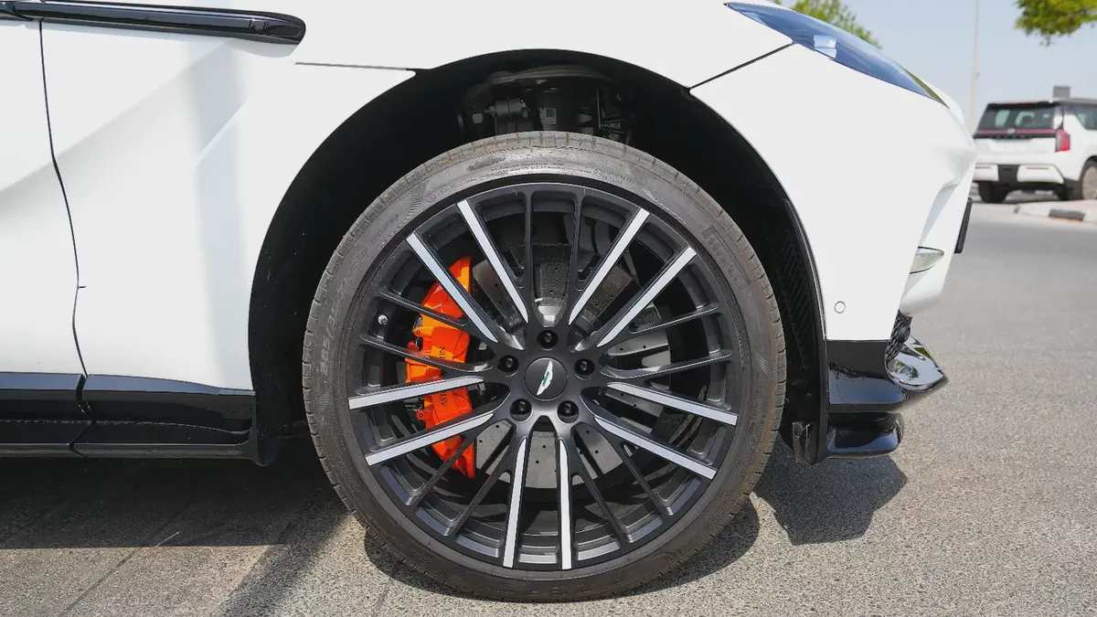ASTON MARTIN DBX 707 2023!! JAPANESE SPECS-19-19