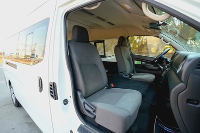 High-Roof 13-Seater Passenger Van | Manual | GCC Specs | Ref#N85273-9