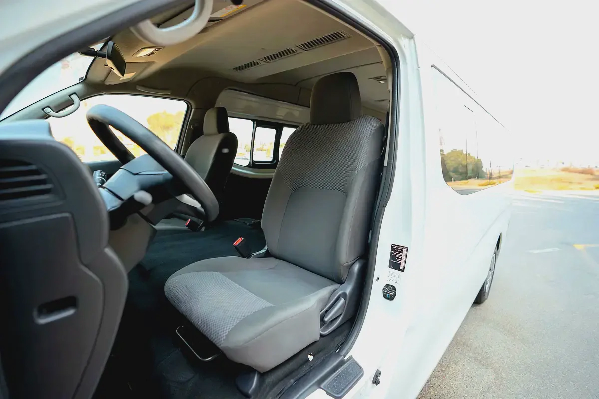 High-Roof 13-Seater Passenger Van | Manual | GCC Specs | Ref#N85273-8-8