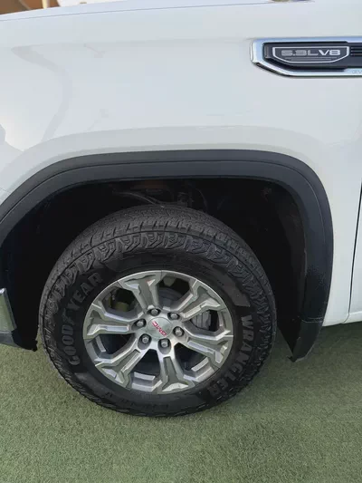GMC Sierra -SLE -2025 -GCC-FREE ACCIDENT-ORIGINAL PAINT-SERVICE AGENCY-UNDER WARRANTY-9