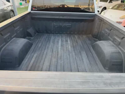 GMC Sierra -SLE -2025 -GCC-FREE ACCIDENT-ORIGINAL PAINT-SERVICE AGENCY-UNDER WARRANTY-8