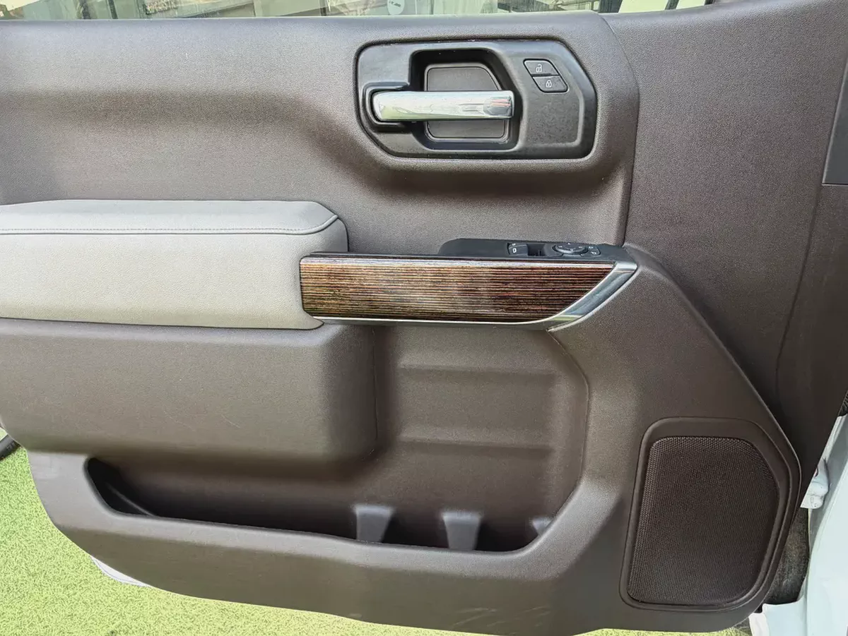 GMC Sierra -SLE -2025 -GCC-FREE ACCIDENT-ORIGINAL PAINT-SERVICE AGENCY-UNDER WARRANTY-16-16