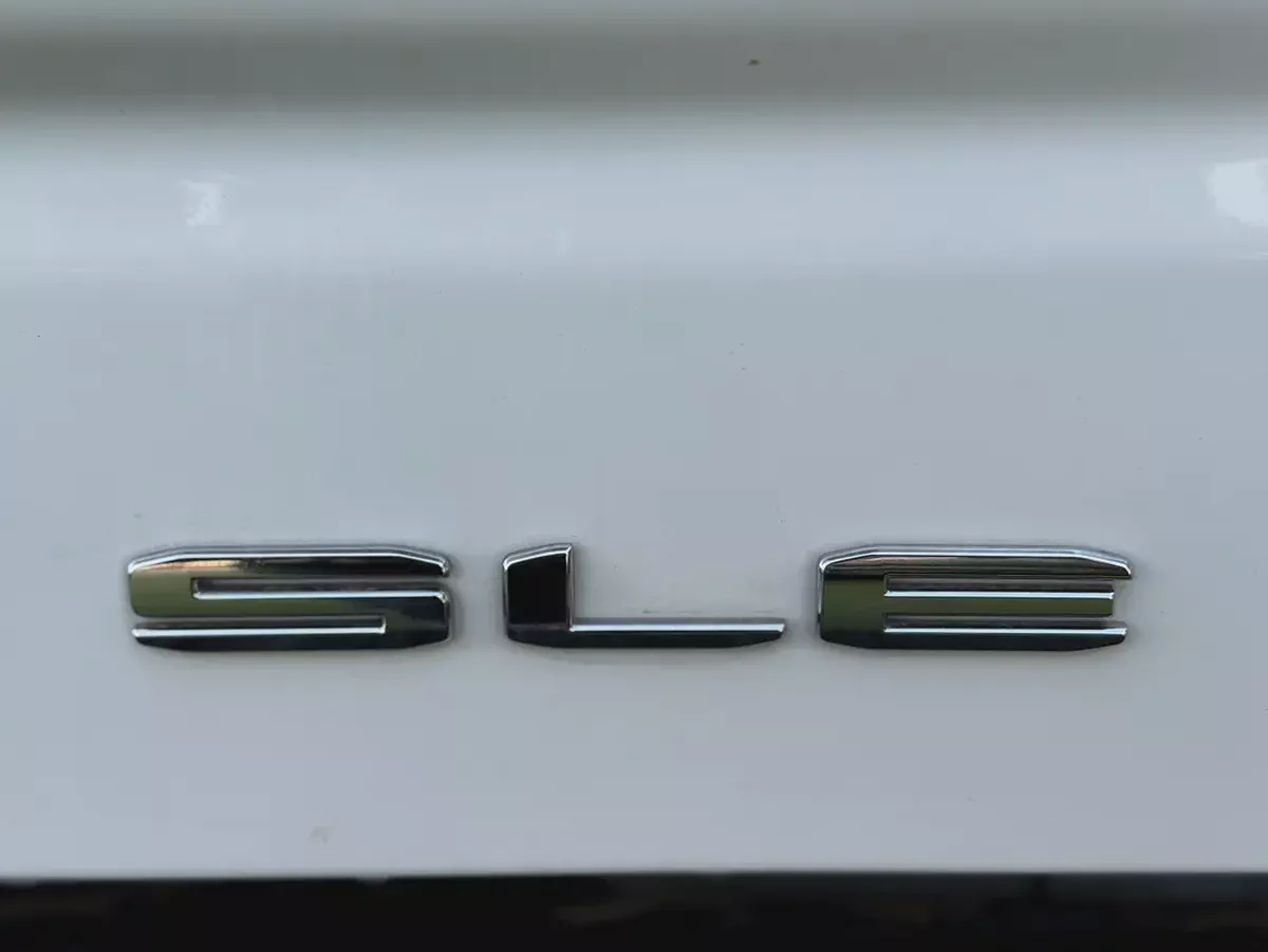 GMC Sierra -SLE -2025 -GCC-FREE ACCIDENT-ORIGINAL PAINT-SERVICE AGENCY-UNDER WARRANTY-7-7