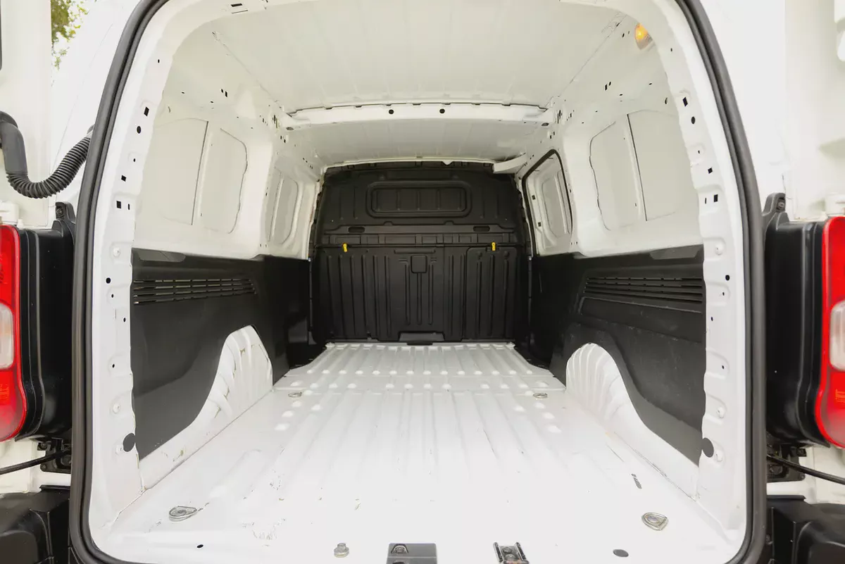 Peugeot Partner | Delivery Van | GCC Specs | Ref#P13293-6-6