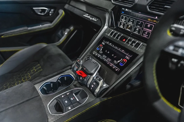 2023 URUS PERFORMANTE RIGHT HAND  | VERY LOW MILEAGE | 60TH ANNIVERSARY EDITION | AKRAPOVIC EXHAUST