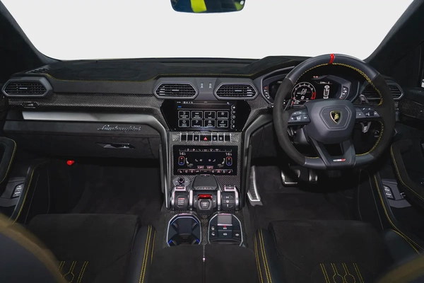 2023 URUS PERFORMANTE RIGHT HAND  | VERY LOW MILEAGE | 60TH ANNIVERSARY EDITION | AKRAPOVIC EXHAUST