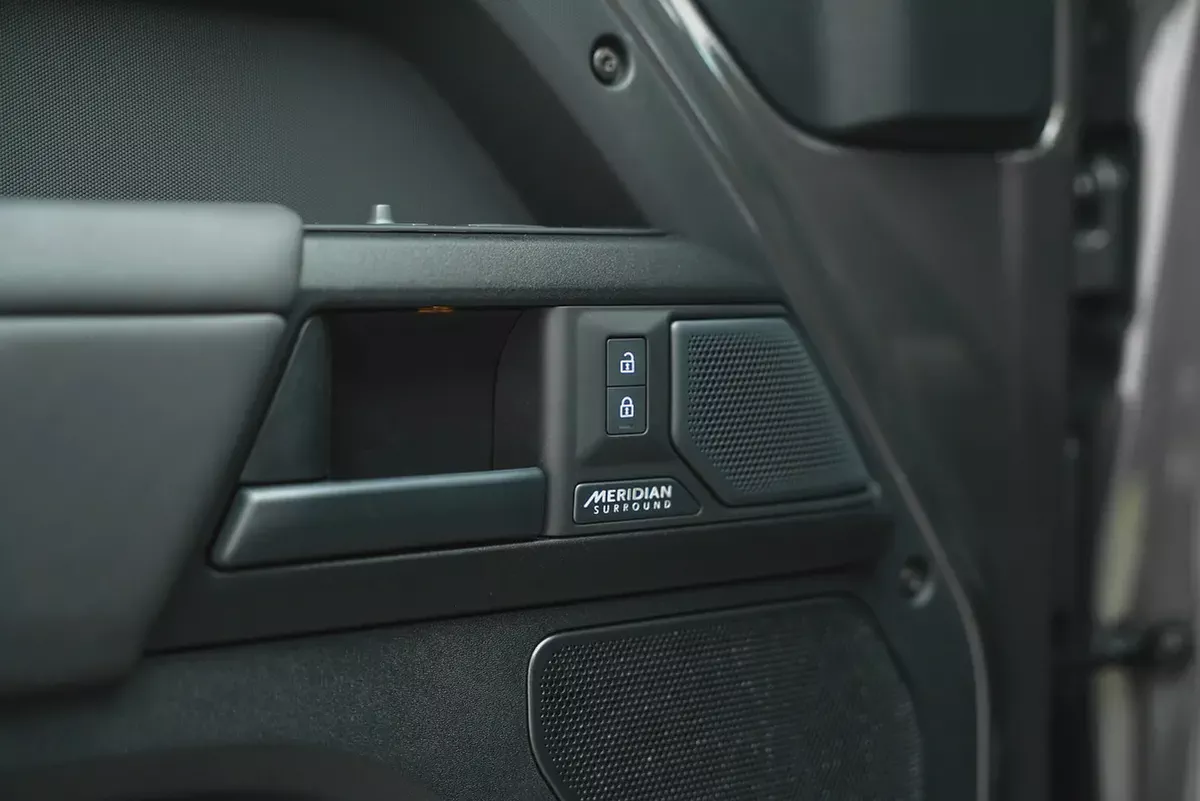 2025 LAND ROVER DEFENDER OCTA EDITION ONE-18-18