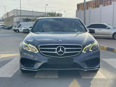 Mercedes E300 GCC full option accident free excellent condition-1