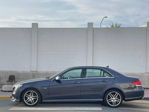 Mercedes E300 GCC full option accident free excellent condition