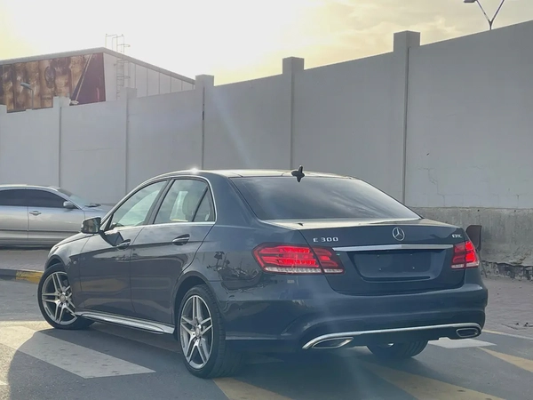 Mercedes E300 GCC full option accident free excellent condition