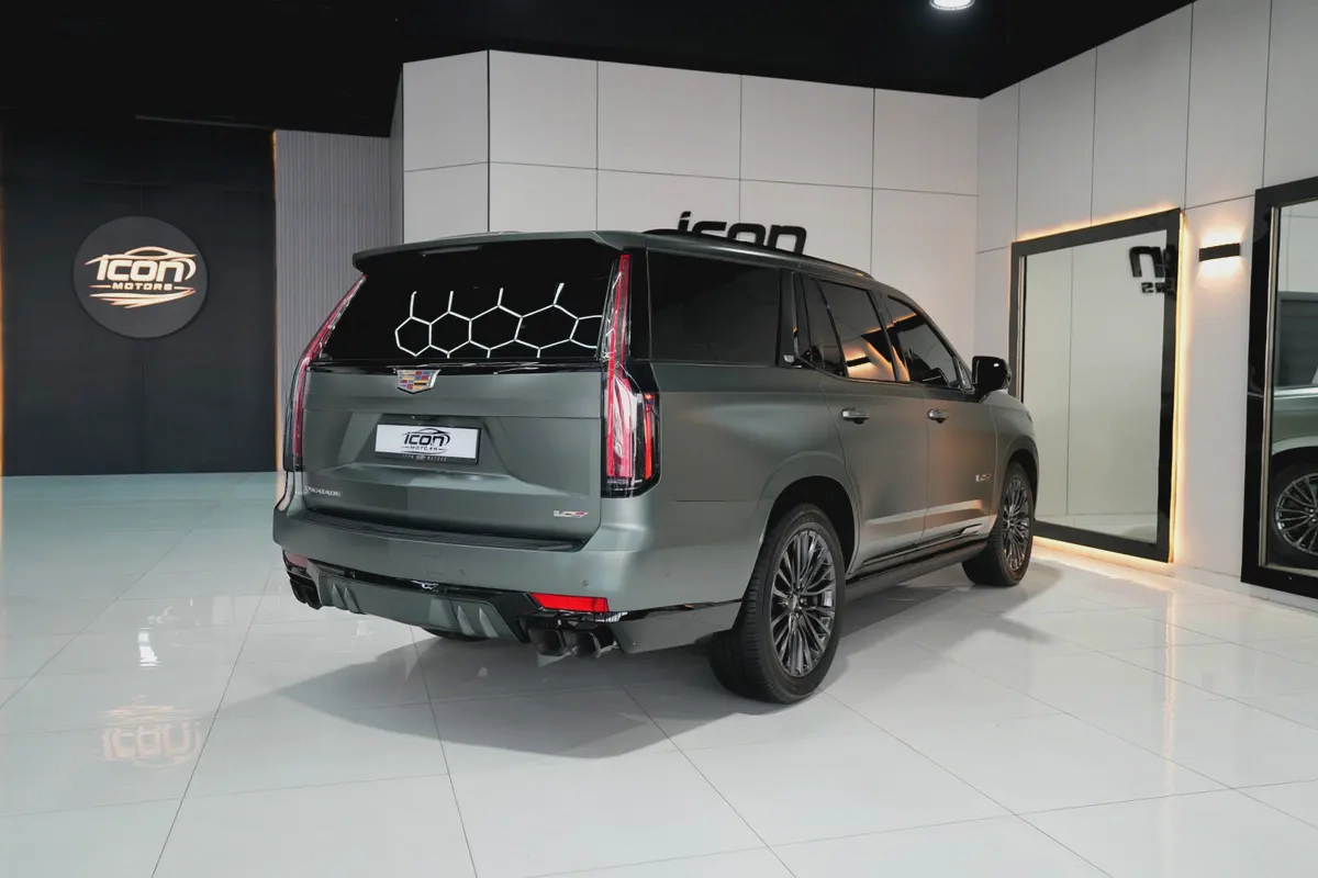 2023 Cadillac Escalade V | GCC Specs | Supercharged V8-17-17