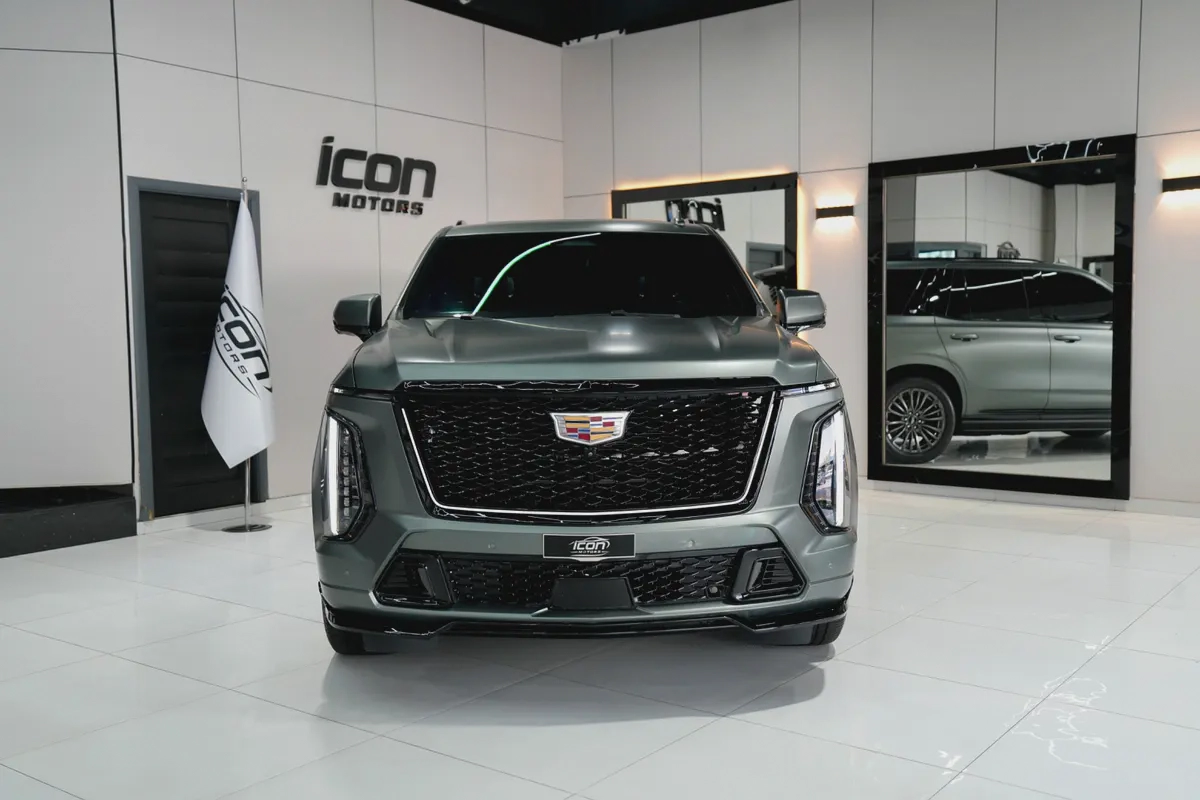 2023 Cadillac Escalade V | GCC Specs | Supercharged V8-1-1