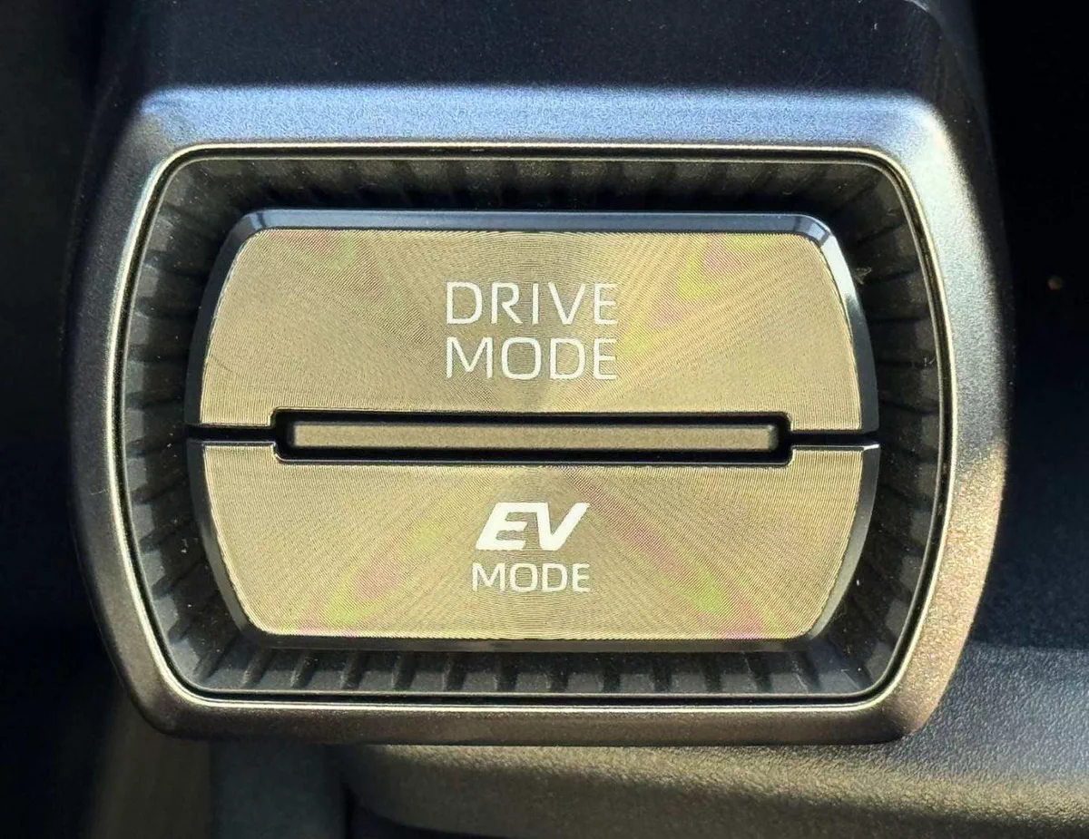 Toyota RAV4 EXR HEV LE HYBRID HEV || NEW SHAPE | STANDARD OPTION / 2.5L V4 4WD / 10.5" DVD+CAMERA (CODE # RVHLEF-18-0