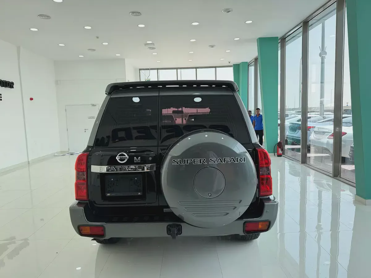 Nissan Patrol Safari Super Safari 2023 GCC Specs-5-5