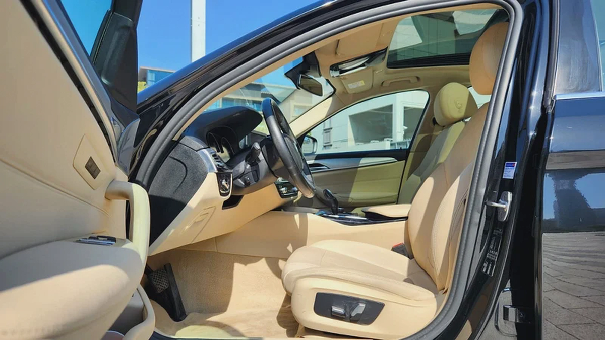2019 BMW 520 full option ||NO ACCIDENT  || FULL AGENCY SERVICE || full option-13-13