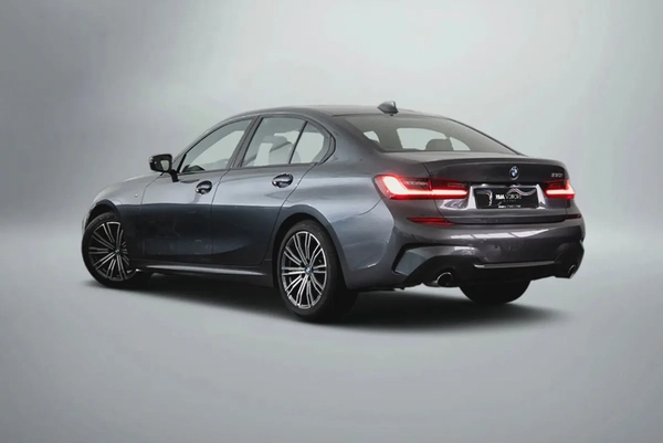 2,187 AED / 60 months | 0% DP | 2019 BMW 330i / Full Service History