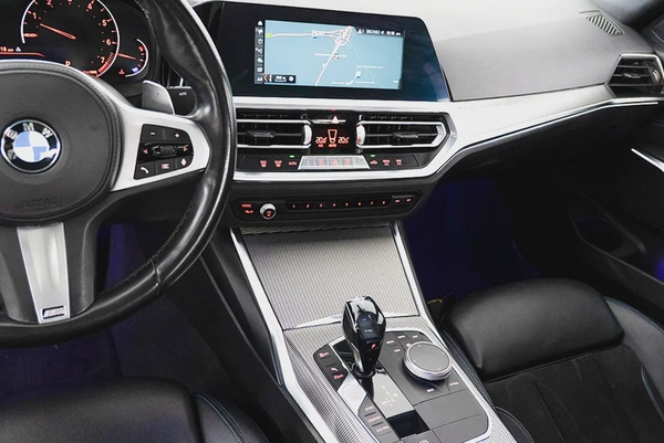 2,187 AED / 60 months | 0% DP | 2019 BMW 330i / Full Service History