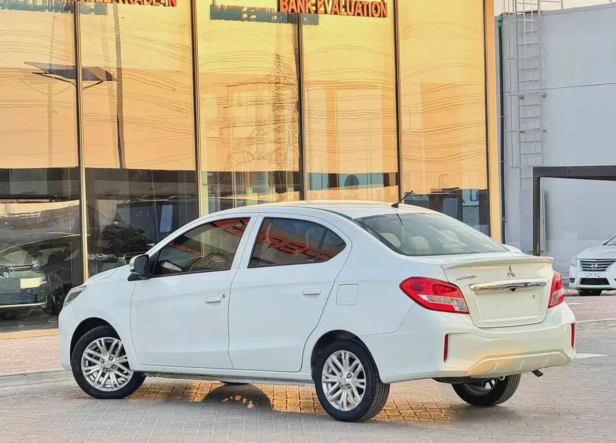 GLX MEDIUM LINE TRIM, 1.2L, GCC, ACCIDENT FREE, (365/-MONTHLY)-3-3