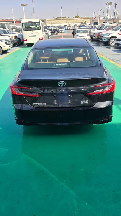 Toyota Camry 2026 – Sophisticated Design, Hybrid Power-2