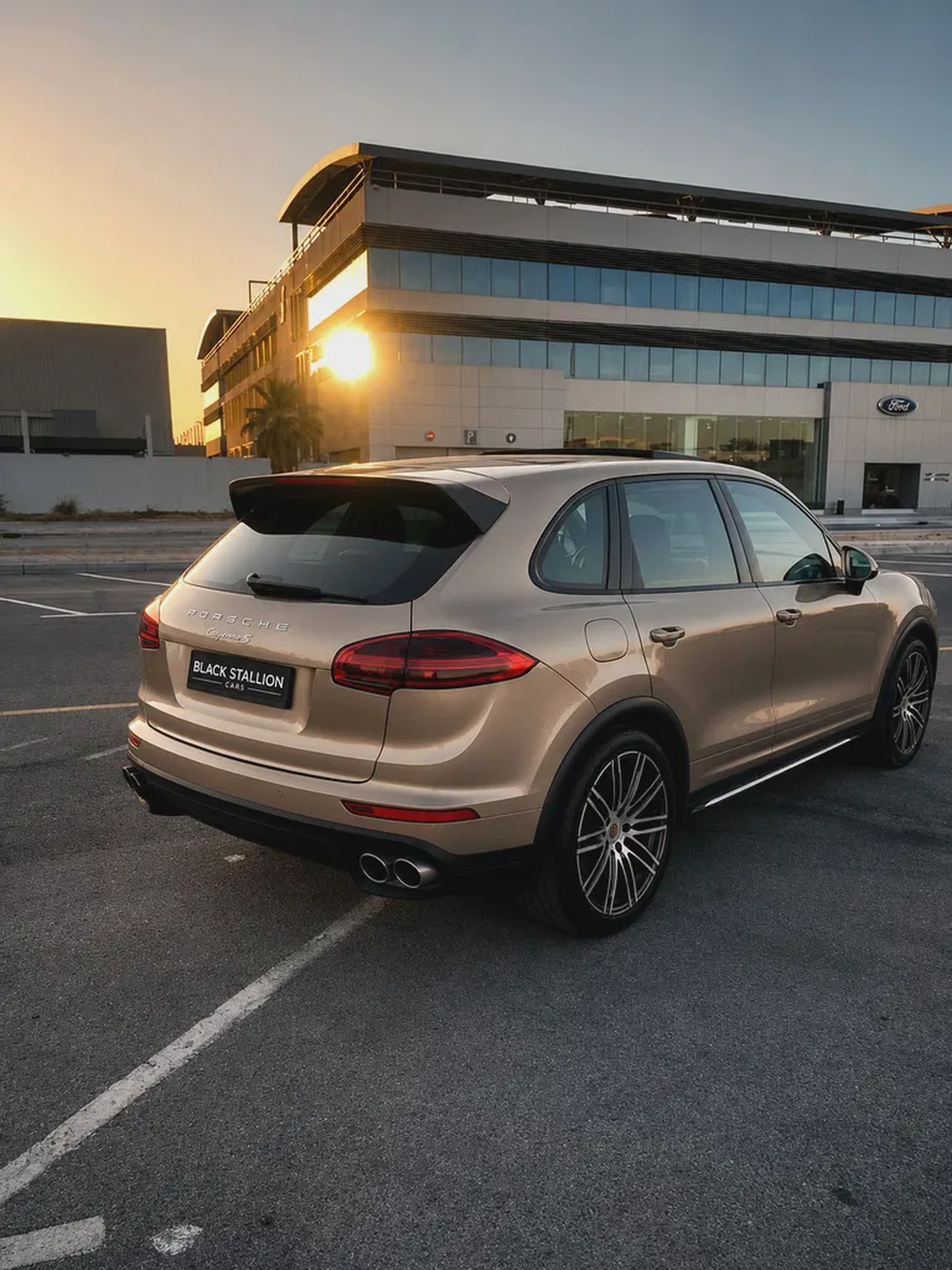 Porsche Cayenne S 2015 | GCC Specs | Well Maintained | Exceptional Condition-5-5