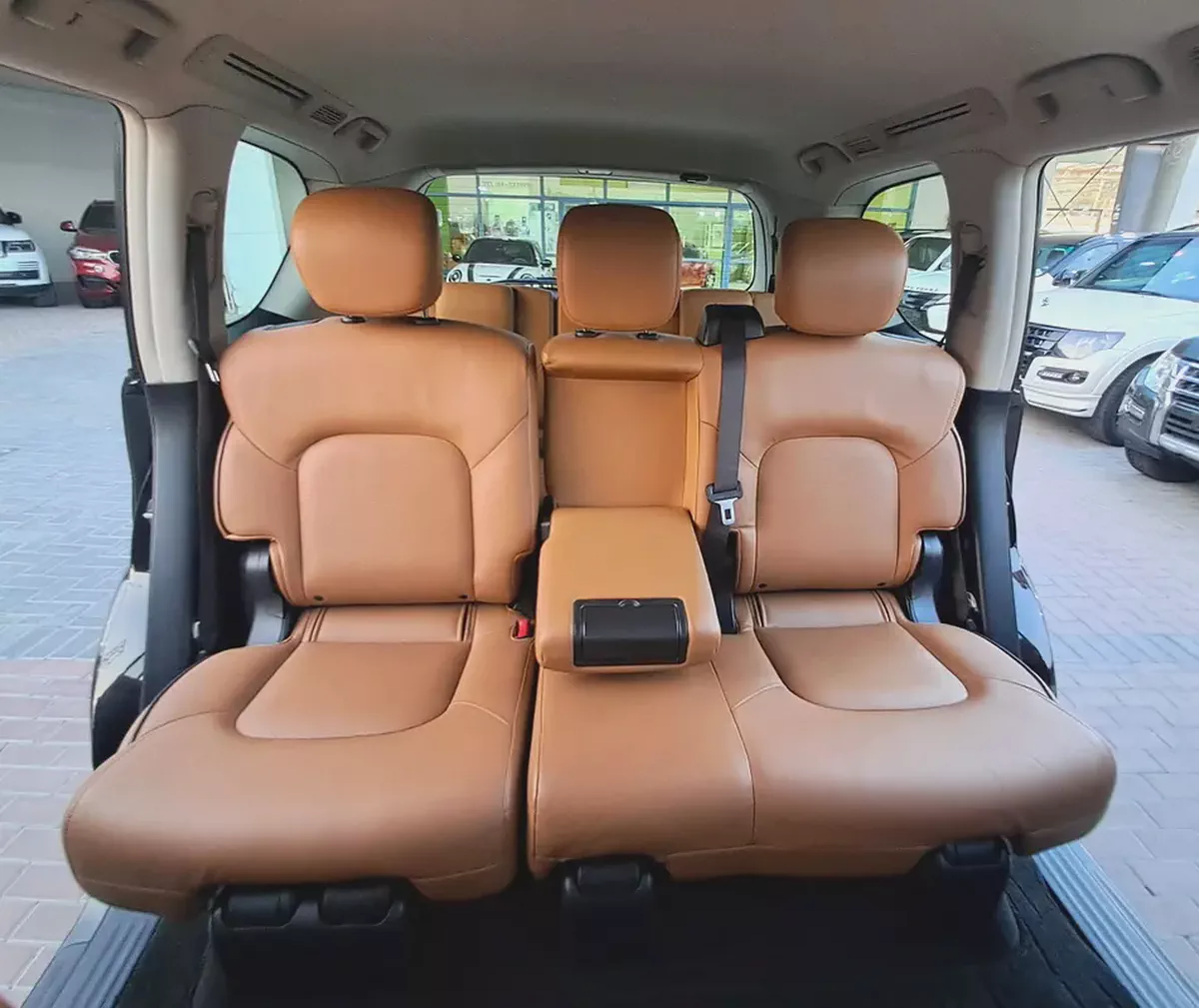 2016 Nissan Patrol SE Platinum V8 GCC Specs Single Owner Used 100% Original Paint Well Maintained-14-14