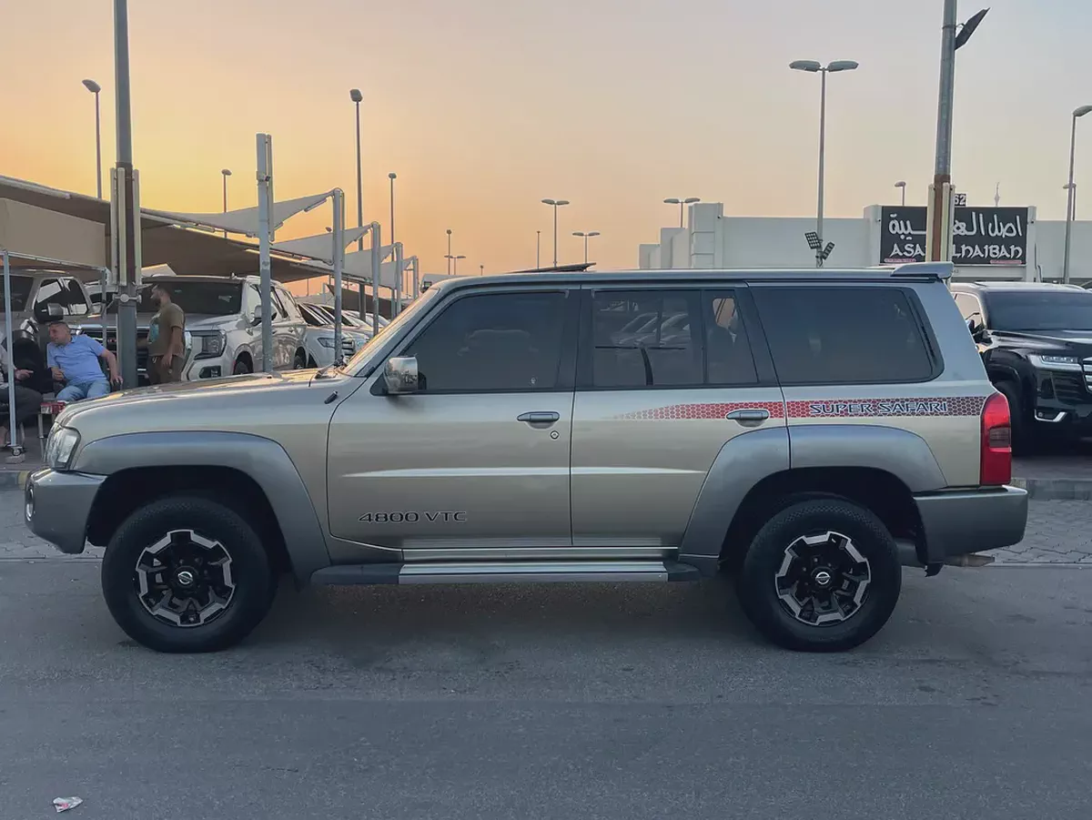 نيسان بترول سوبر سفاري Nissan Patrol Safari Super Safari 2021 - GCC Specs - Pristine Condition-2-2
