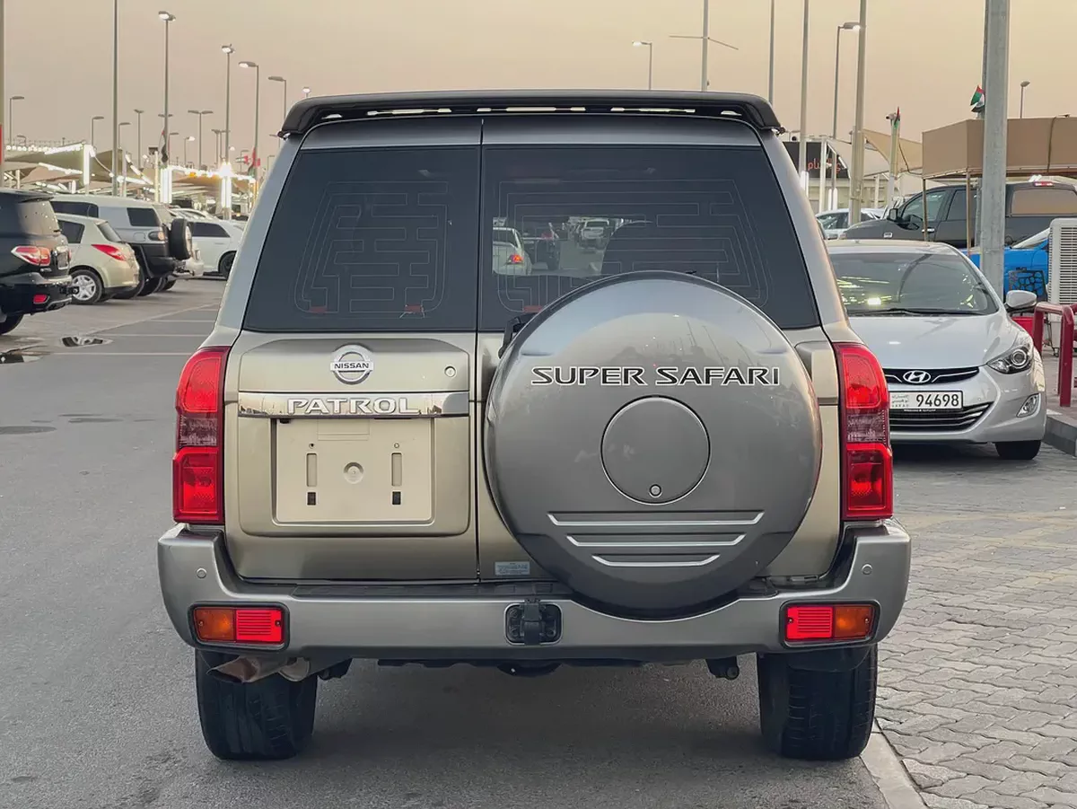 نيسان بترول سوبر سفاري Nissan Patrol Safari Super Safari 2021 - GCC Specs - Pristine Condition-4-4