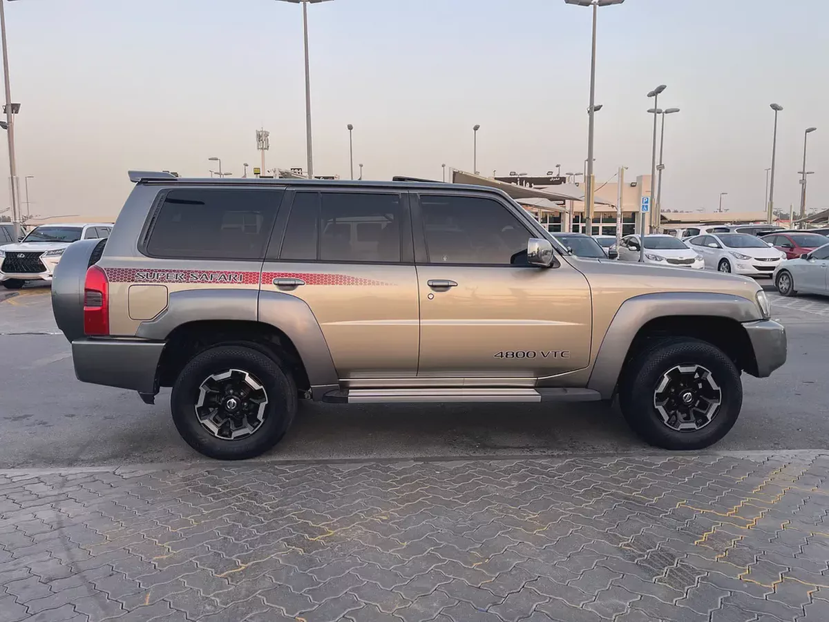 نيسان بترول سوبر سفاري Nissan Patrol Safari Super Safari 2021 - GCC Specs - Pristine Condition-6-6