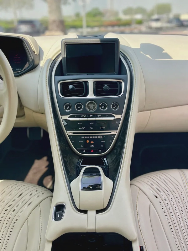 Aston Martin DB11 / 2017 Model / Gcc Spec’s / Less Km Driven