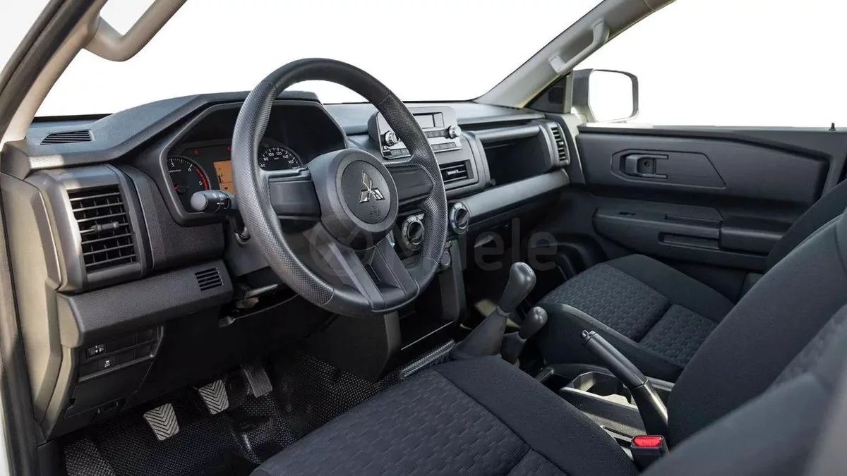 Toyota Hiace HR-14-14