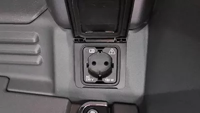 Land Rover Defender 2026 Land Rover Defender P400 HSE – White | Like New | GCC Specs-3