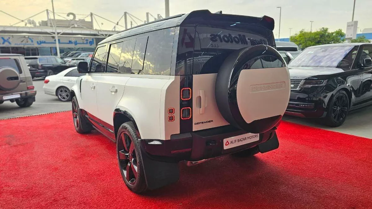 Land Rover Defender 2026 Land Rover Defender P400 HSE – White | Like New | GCC Specs-9-0