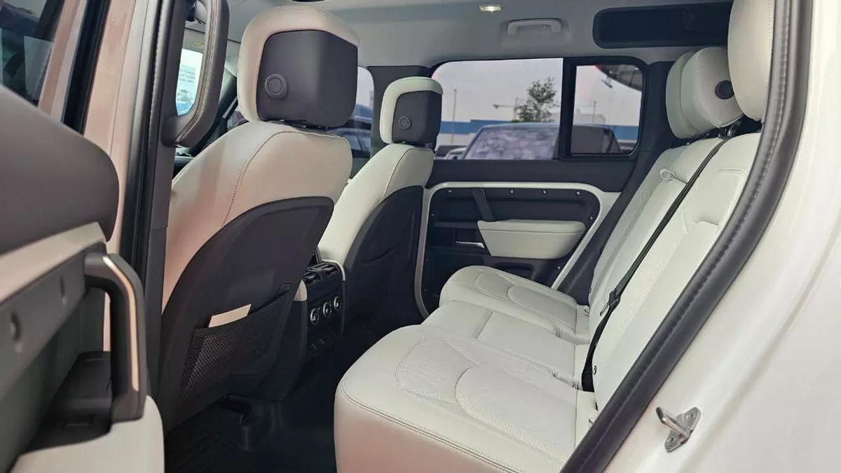 Land Rover Defender 2026 Land Rover Defender P400 HSE – White | Like New | GCC Specs-11-0