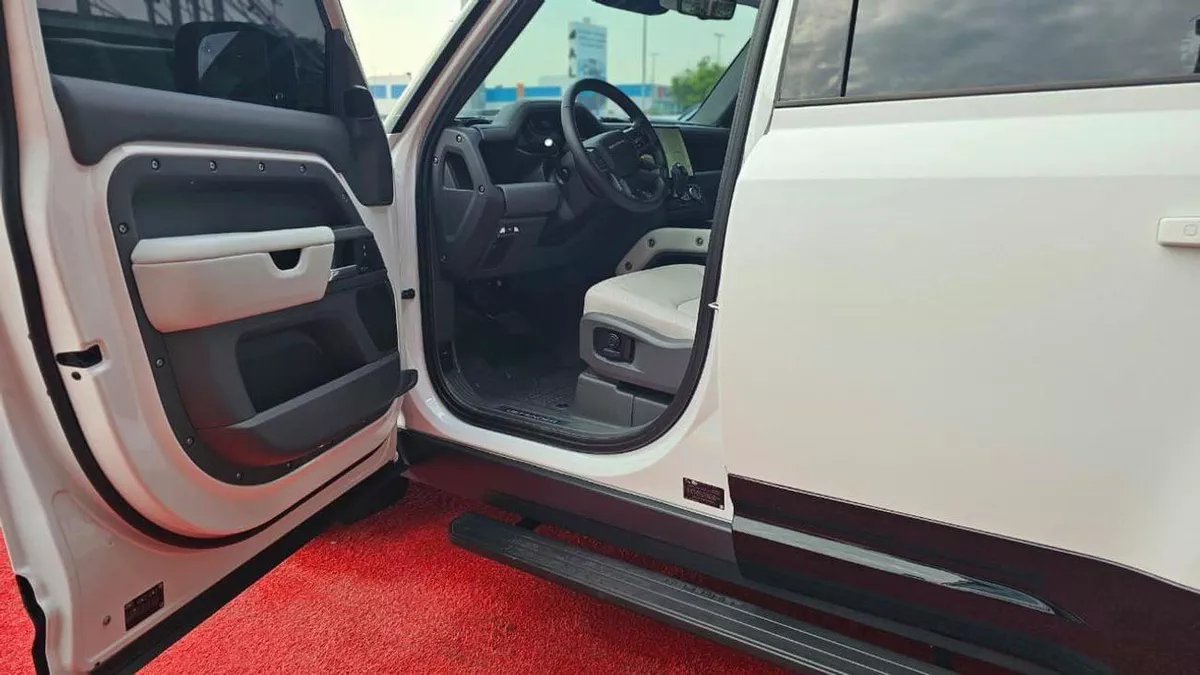 Land Rover Defender 2026 Land Rover Defender P400 HSE – White | Like New | GCC Specs-12-0