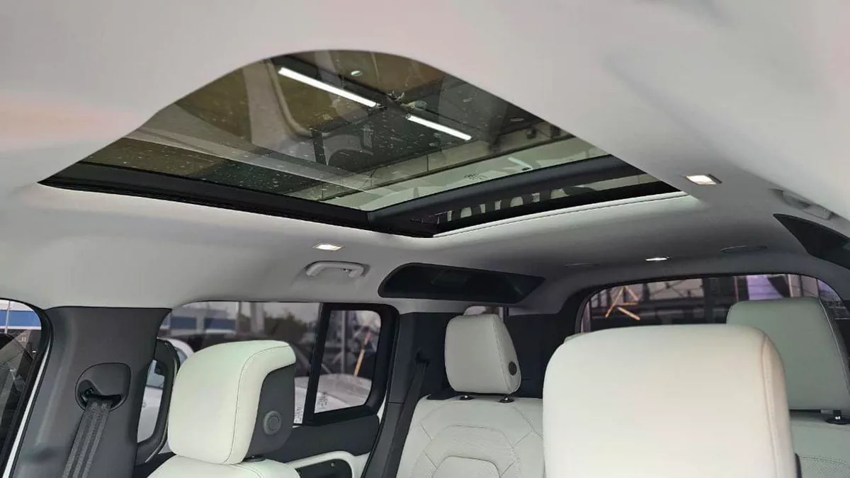 Land Rover Defender 2026 Land Rover Defender P400 HSE – White | Like New | GCC Specs-18-0